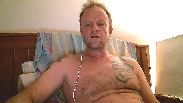Yournaughty stripchat live cam model