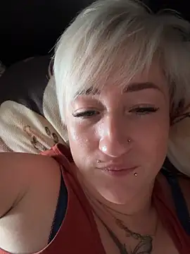 Bigboobiegirl90 stripchat live cam model