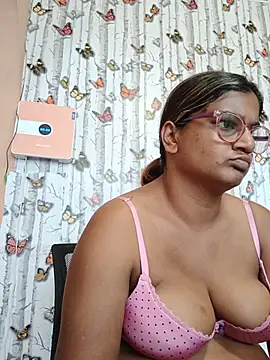 indianstrawberrylips4u stripchat live cam model