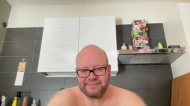 theitalianbear stripchat live cam model