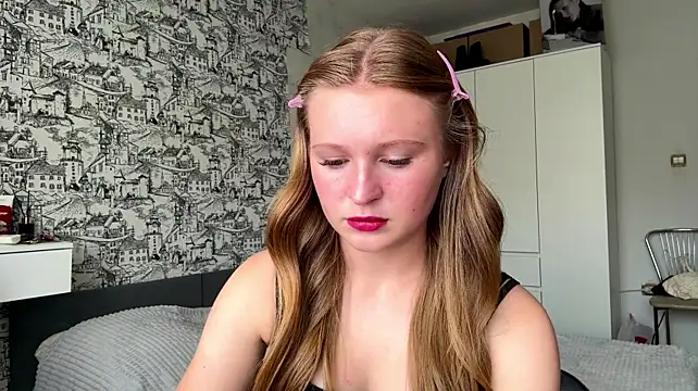 LisFris stripchat live cam model