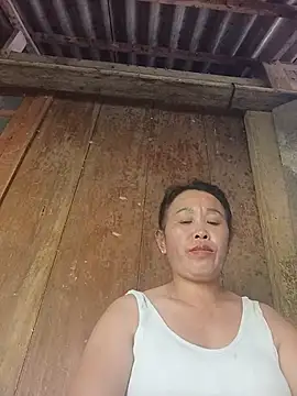 mi-key- stripchat live cam model