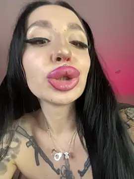 Molly__Moon stripchat live cam model