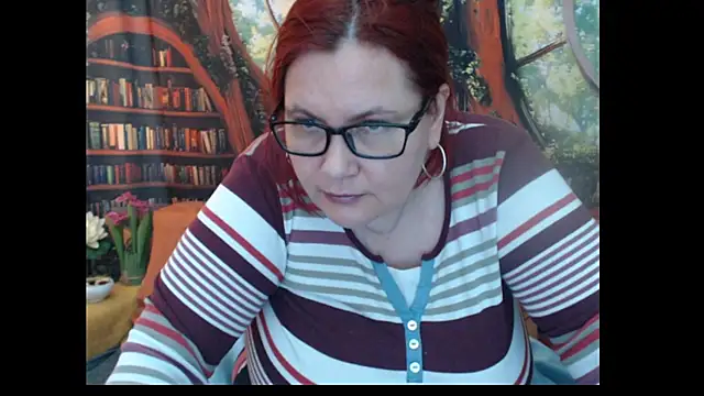 PlayfullMature stripchat live cam model