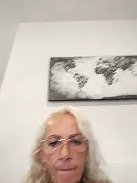 clarabell4 stripchat live cam model