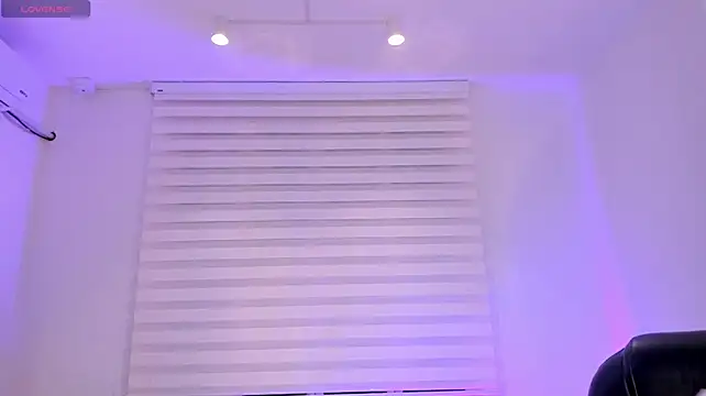 BellaConnorX stripchat live cam model