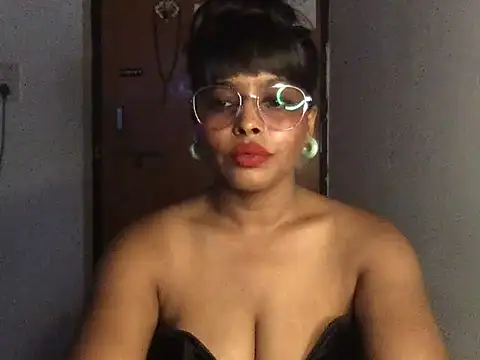 raveena_hot stripchat live cam model