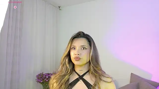 KylieVennet stripchat live cam model