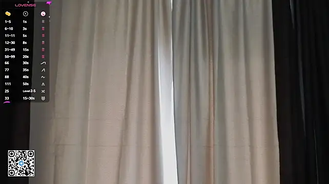 CarolannMirjah stripchat live cam model