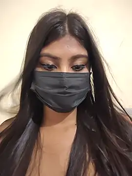 RAGNI-Love stripchat live cam model