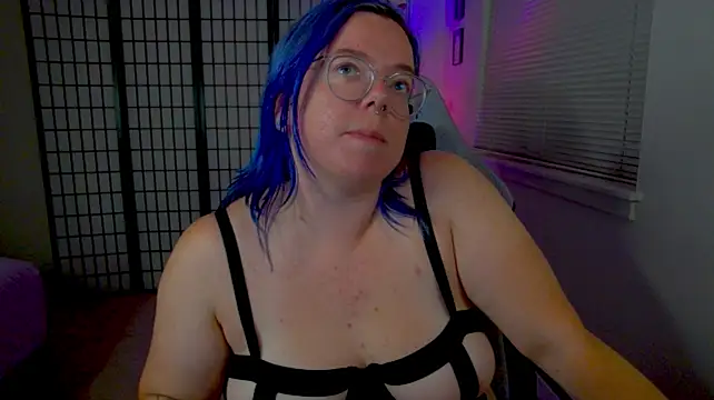 KiraSpitQueen stripchat live cam model