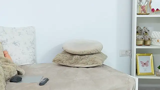 RubyLuxee stripchat live cam model