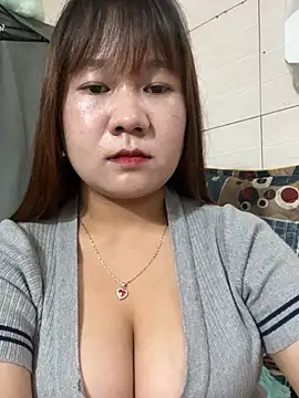 Liness101 stripchat live cam model