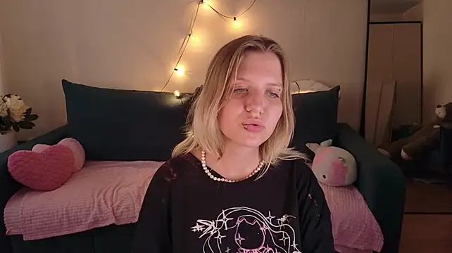 Viki_Charm stripchat live cam model