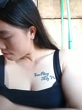 Chiip-bong stripchat live cam model