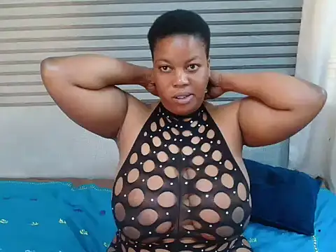 bigasshugetitsqueen stripchat live cam model