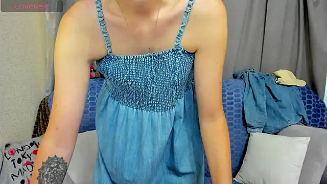 TayanaJons stripchat live cam model