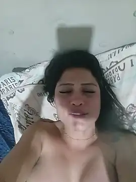 Milabri stripchat live cam model