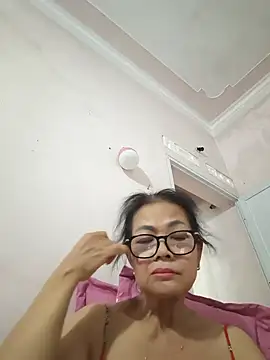 Hotestlove stripchat live cam model