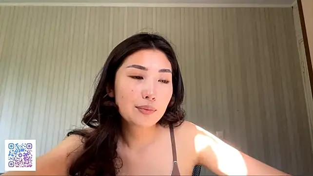 LindaHernandez stripchat live cam model