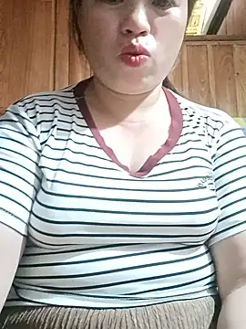 -Yeyi- stripchat live cam model