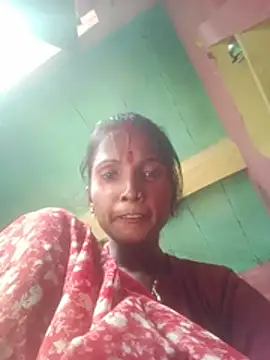 Rinee_suwanee stripchat live cam model