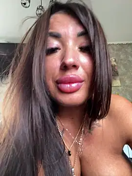 RuslanaXX stripchat live cam model