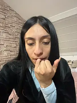 Lucyjoi stripchat live cam model