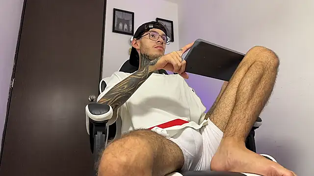 Arteemiiis stripchat live cam model