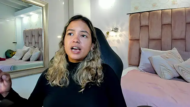 dulce_lyraa1 stripchat live cam model