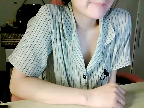 lucienguyen stripchat live cam model