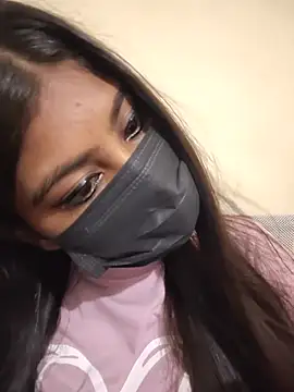 RAGNI-Love stripchat live cam model