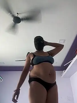 Tamirosy56 stripchat live cam model