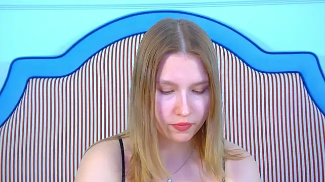 LiliLinn stripchat live cam model