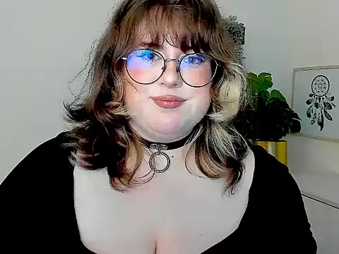 OpheliaLush stripchat live cam model