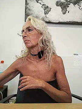 clarabell4 stripchat live cam model