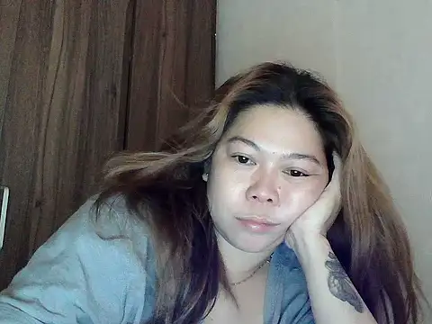 Evaness15 stripchat live cam model
