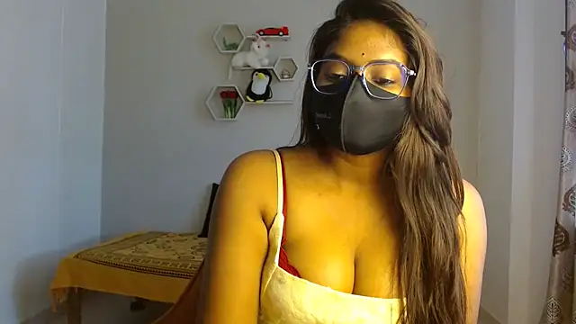 Hotginni4 stripchat live cam model