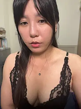 vivi131927 stripchat live cam model