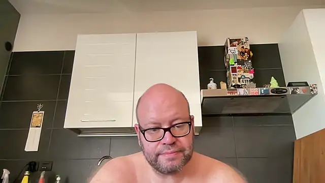 theitalianbear stripchat live cam model