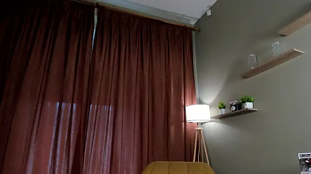 LeyaBloom stripchat live cam model