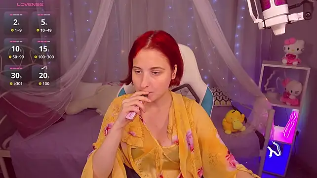 KiraElwood stripchat live cam model