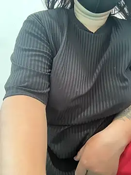 Henny_iu stripchat live cam model
