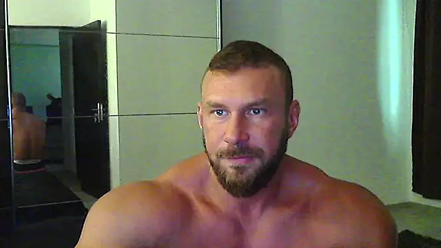 muscularkevin stripchat live cam model