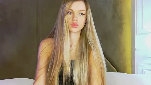 MarilynNova stripchat live cam model