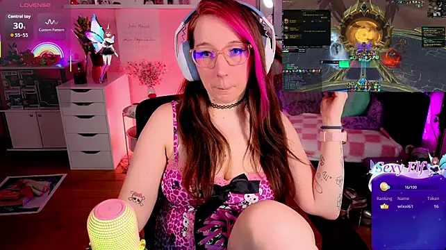 JustKerry stripchat live cam model