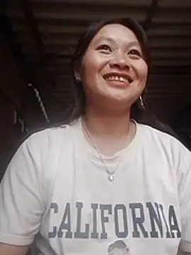 Lan-oanh stripchat live cam model