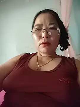 -Titihan- stripchat live cam model