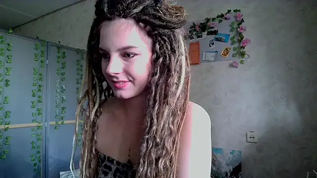 EvaShinee stripchat live cam model