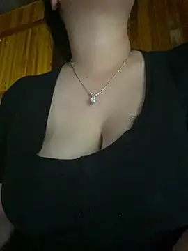 maianhcute stripchat live cam model